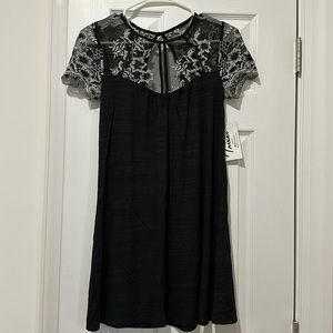 V comfy black dress with mesh and white embroidery detailing